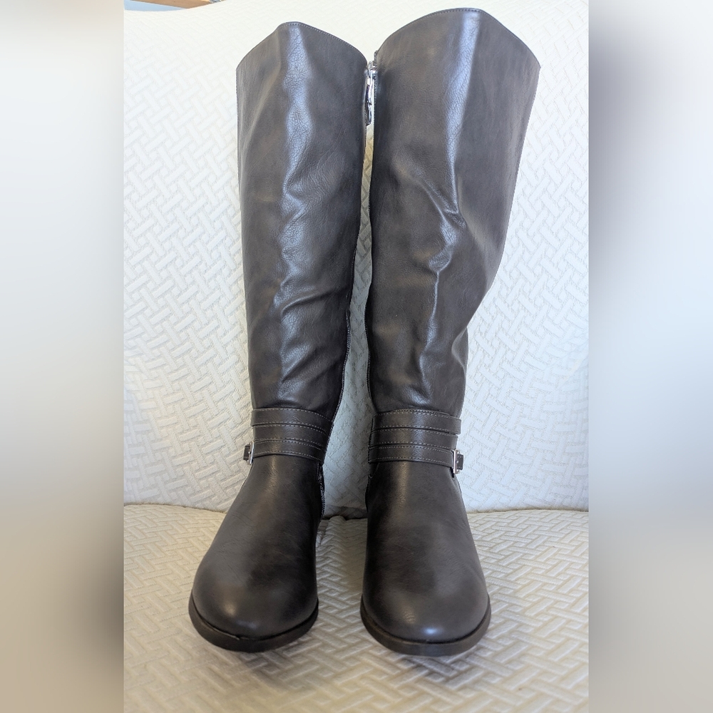 NWOT Women's Grey Riding Boots - Size 7.5